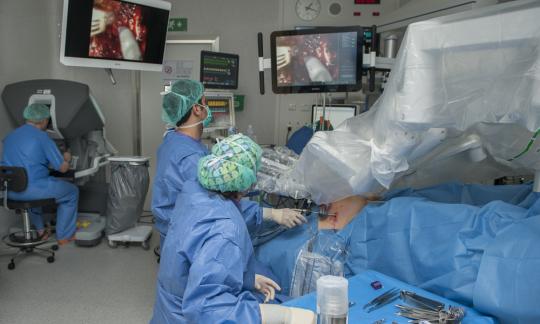 El Servei d’Urologia arriba a la cirurgia robòtica número 1.000