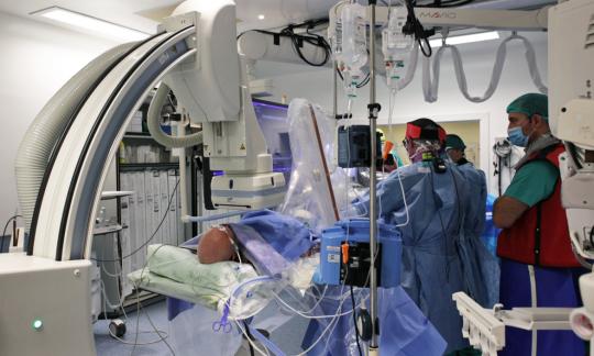 Bellvitge realitza una intervenció pionera al món en un cor trasplantat