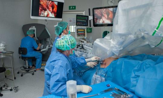 El Hospital de Bellvitge realiza la primera extirpación total de próstata por cáncer en régimen ambulatorio de España