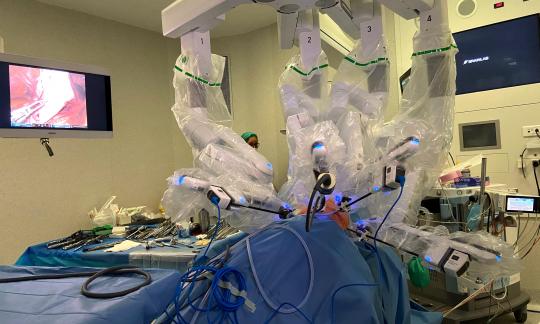 El Hospital Universitario de Bellvitge realiza la primera extracción en el mundo de una primera costilla con cirugía robótica y una sola incisión