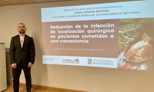 L’infermer Emilio Jiménez defensa la seva tesi doctoral sobre reducció de la infecció quirúrgica en pacients sotmesos a una craniotomia