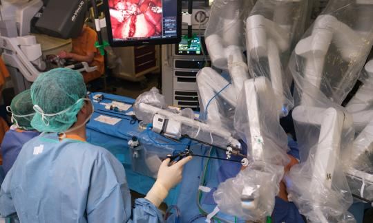 Es demostren els bons resultats de la robòtica en la cirurgia de càncer de coll uterí 